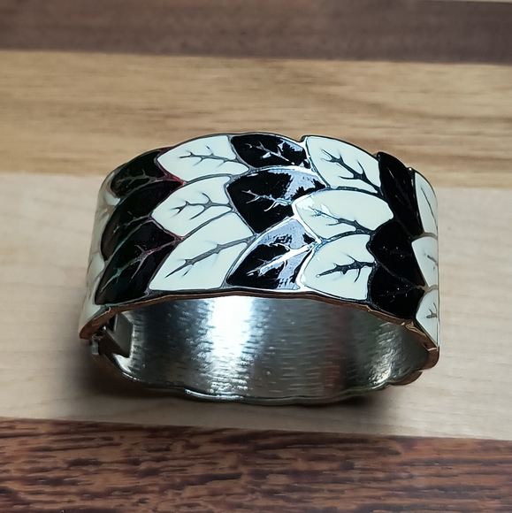 Inged Bracelet Peacock Fashion Enamel Silver Tone Blk/Ivory - Picture 4 of 12